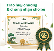 Trao huy chương & chứng nhận cho bé